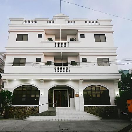 El Haciendero Private Hotel Илоило Экстерьер фото