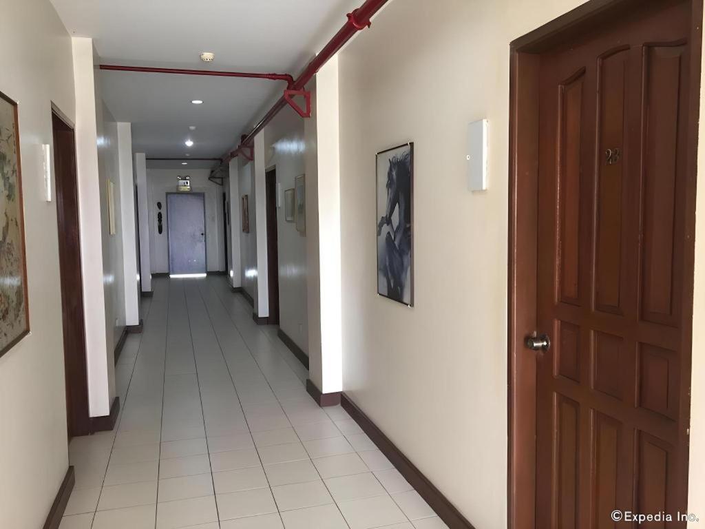 El Haciendero Private Hotel Илоило Экстерьер фото