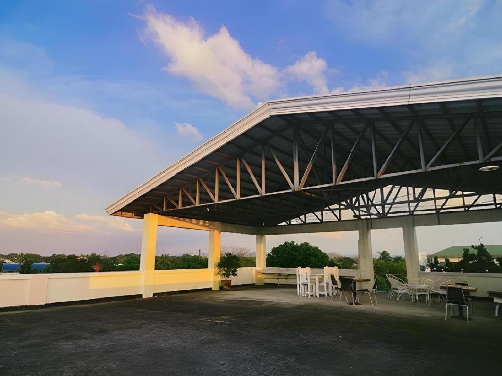 El Haciendero Private Hotel Илоило Экстерьер фото