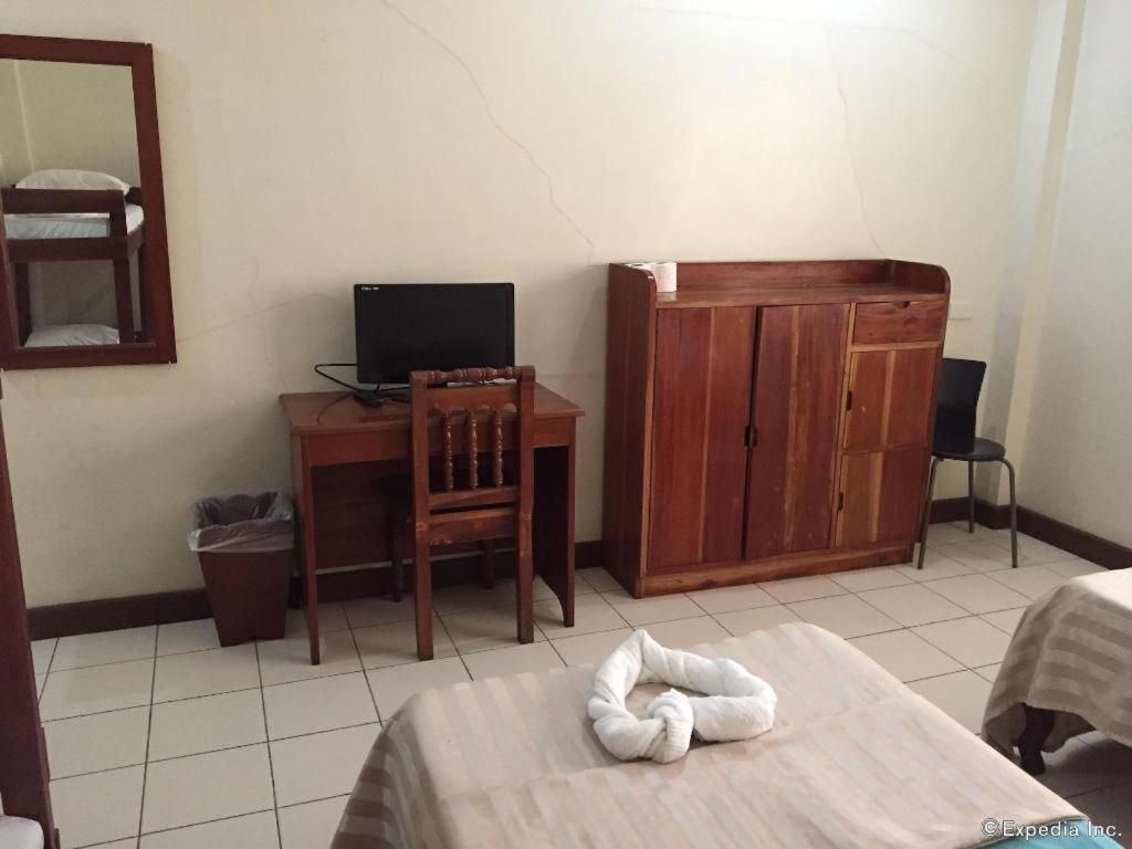 El Haciendero Private Hotel Илоило Экстерьер фото