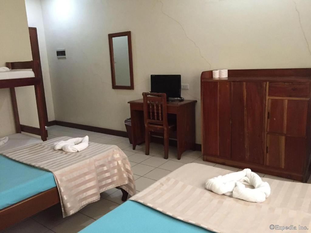 El Haciendero Private Hotel Илоило Экстерьер фото