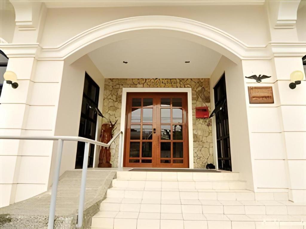 El Haciendero Private Hotel Илоило Экстерьер фото