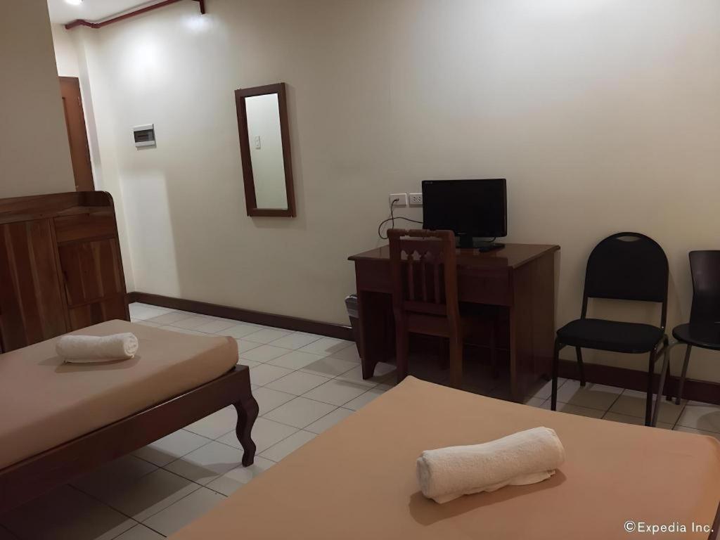 El Haciendero Private Hotel Илоило Экстерьер фото