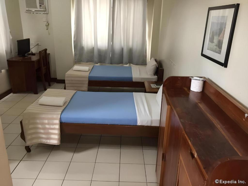 El Haciendero Private Hotel Илоило Экстерьер фото