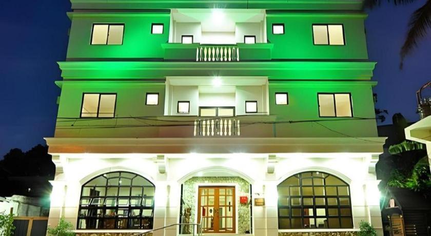 El Haciendero Private Hotel Илоило Экстерьер фото