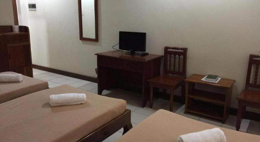 El Haciendero Private Hotel Илоило Экстерьер фото