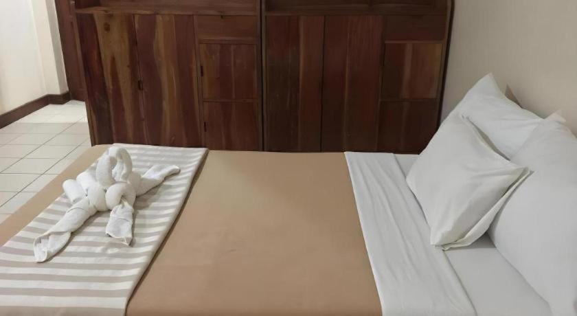 El Haciendero Private Hotel Илоило Экстерьер фото
