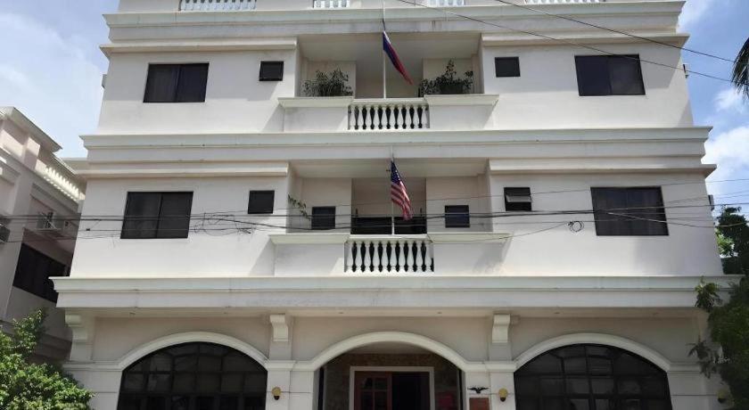 El Haciendero Private Hotel Илоило Экстерьер фото