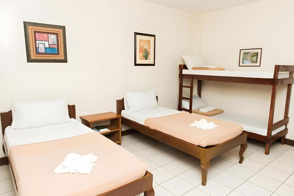 El Haciendero Private Hotel Илоило Экстерьер фото