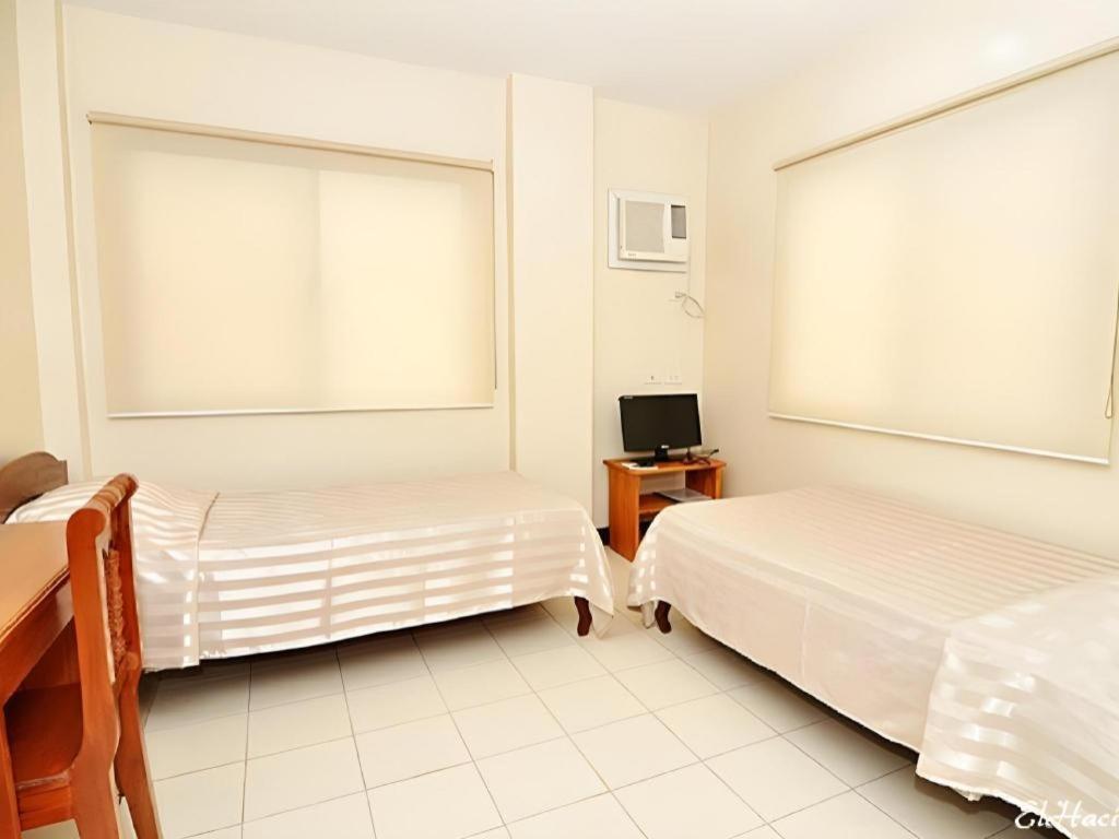 El Haciendero Private Hotel Илоило Экстерьер фото